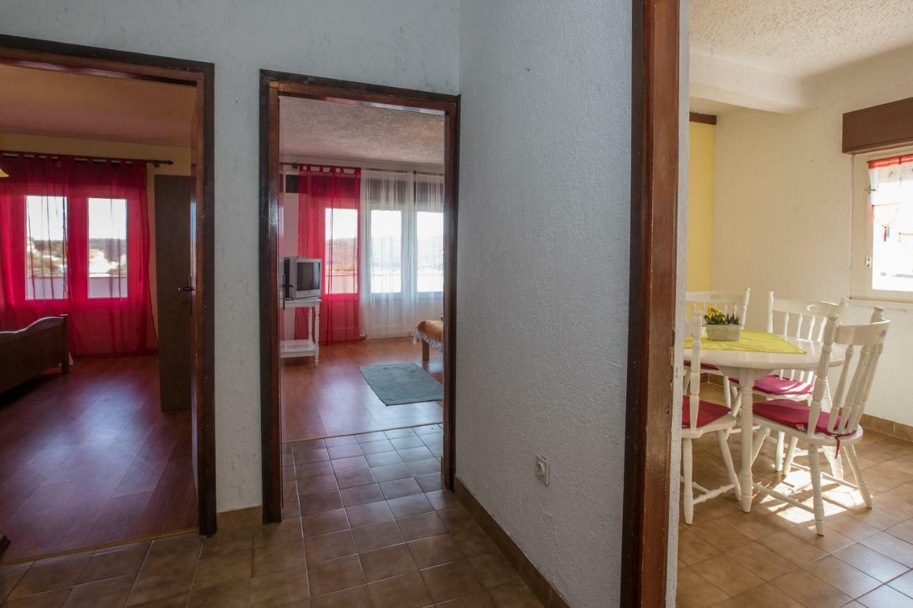 Apartments Renata Kampor Luaran gambar