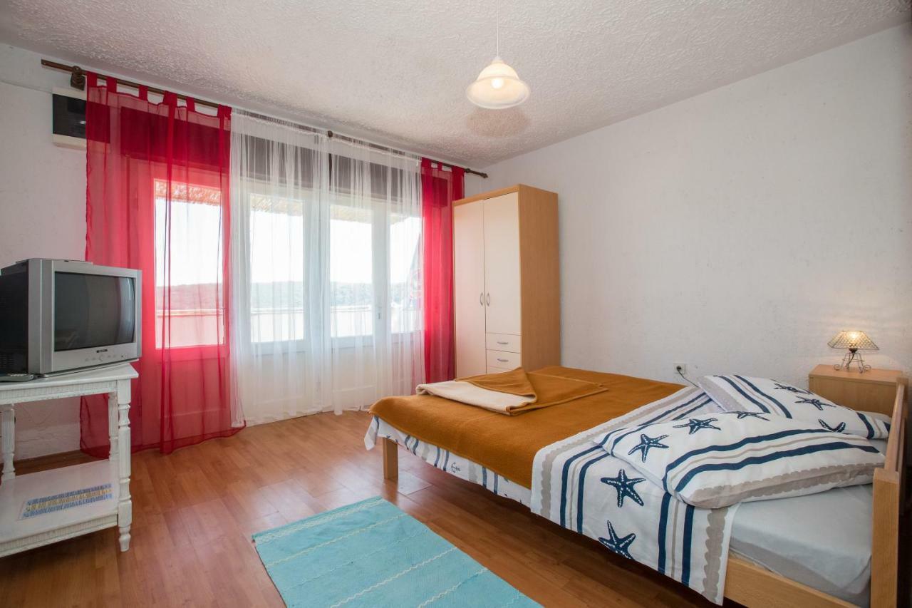 Apartments Renata Kampor Luaran gambar