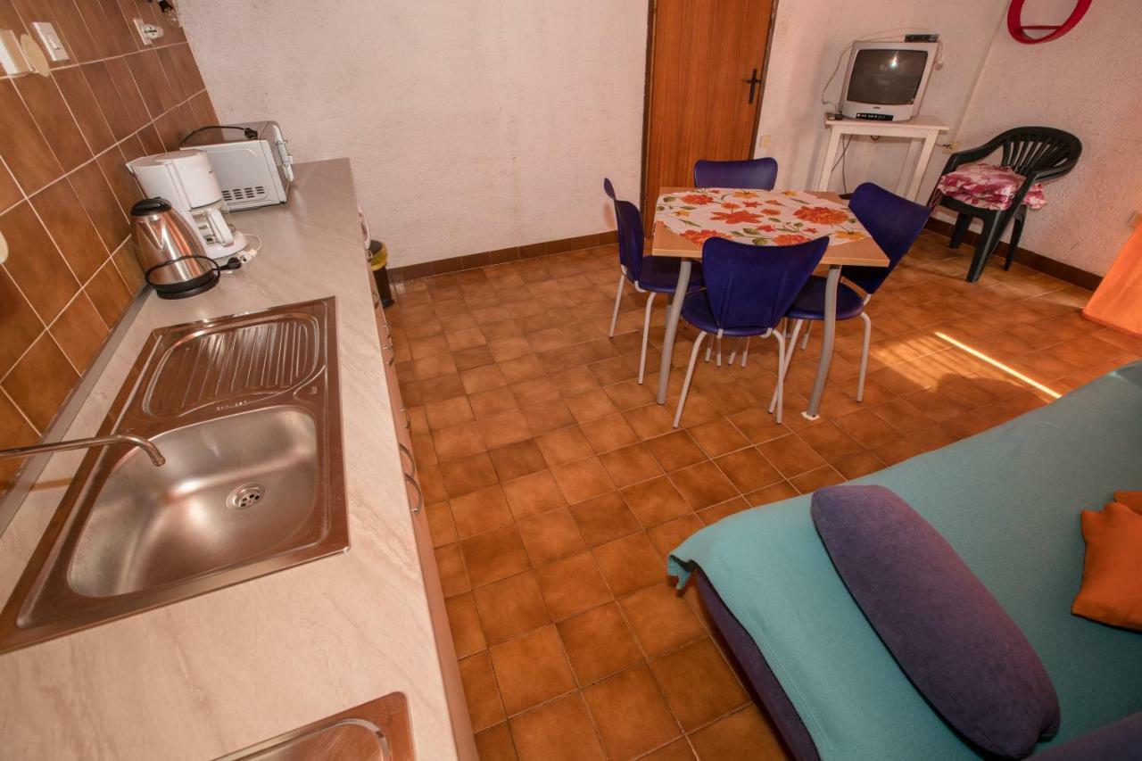 Apartments Renata Kampor Luaran gambar